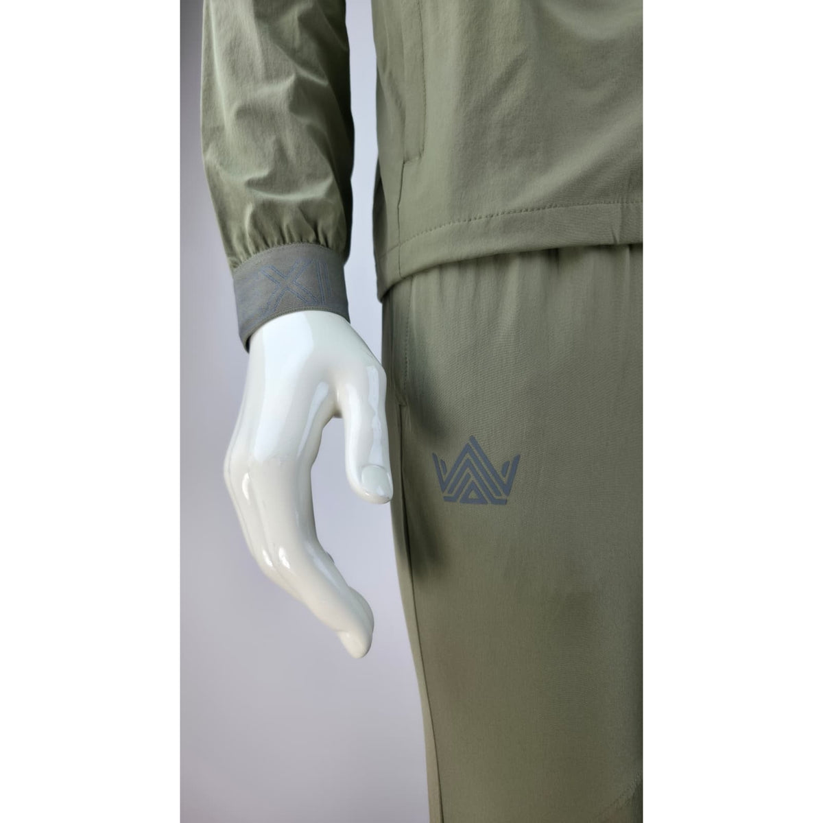 The storm training suit olive green